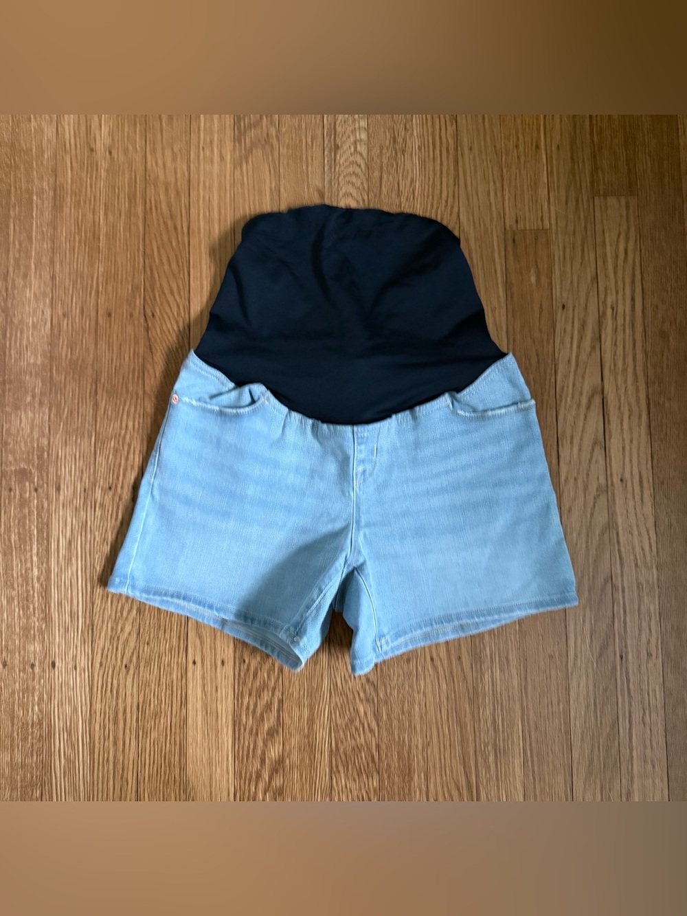 NWOT Isabel Maternity Light Blue Denim Shorts with Black Overband size 6